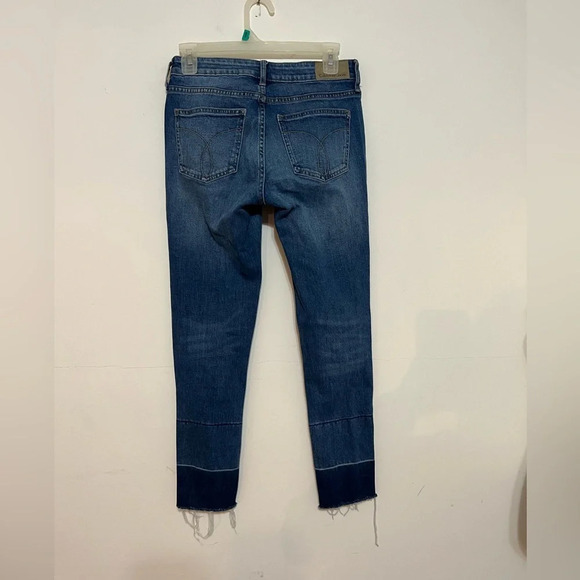 Calvin Klein Ankle Skinny Jeans. Raw hem. Size 27 - Picture 3 of 11